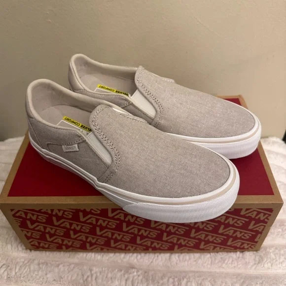 Vans Tan Sneakers Classic Low-Top Design Size - 7 Women’s / 5.5 Men’s - Picture 6 of 12